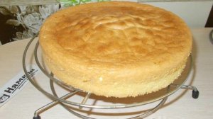 Бисквитный торт с масляным кремом, орехами и курагой