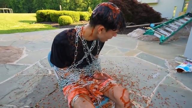 Lucas and Marcus! DONT Push The Wrong Mystery Button! смотреть онлайн