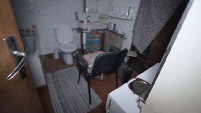 Russian Family's Mansion Left Abandoned - Found Strange Bust смотреть онлайн