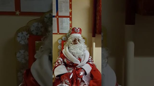 Помощник деда Мороза уже собирает заказы на подарки. Все желания будут исполнены! смотреть онлайн