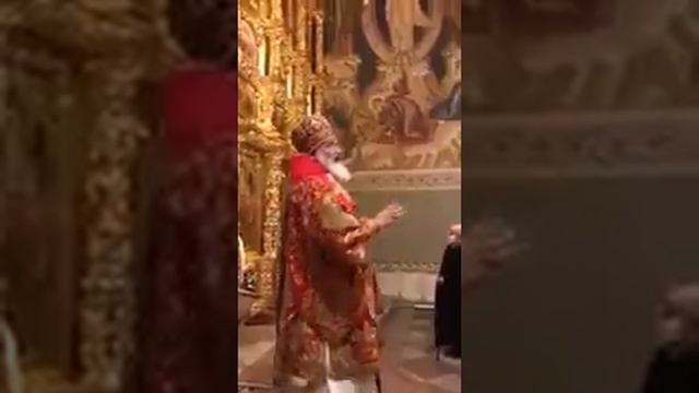Епископ кидается деревянными яйцами!!! в Пасху многие лишаются мозга!!! смотреть онлайн