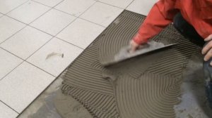 Как правильно размешать плиточный клей для работы на полах