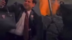 Привет народ, я последний землянин мем