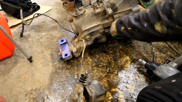 Замена МКПП на СВАПе B20+S40. Дичайшая дичь! смотреть онлайн