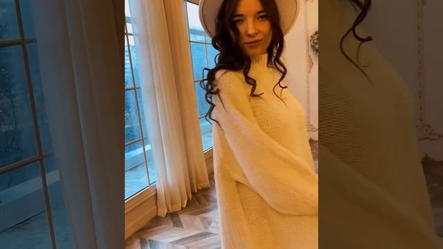 Женское трикотажное платье-свитер смотреть онлайн