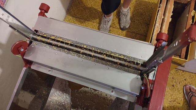 Полуавтоматический станок для распечатывания рамок Дадан, Рута, магазинных. смотреть онлайн