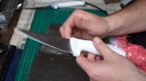 Профессиональный топор мясника и ножи.