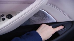 Открытие и закрытие багажника из салона на BMW 5 G30 2017 (Русские субтитры)