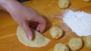 ПРОСТЫЕ ПИРОЖКИ С ЯБЛОКОМ И ИЗЮМОМ