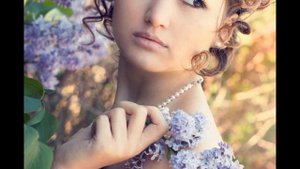 Иволга в малиннике поет.