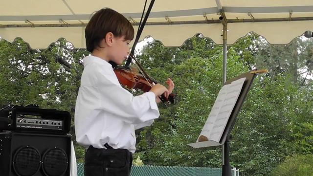 Dylan plays violin:  The Devil's Dream (traditional fiddle song) High definition video (HD) смотреть онлайн