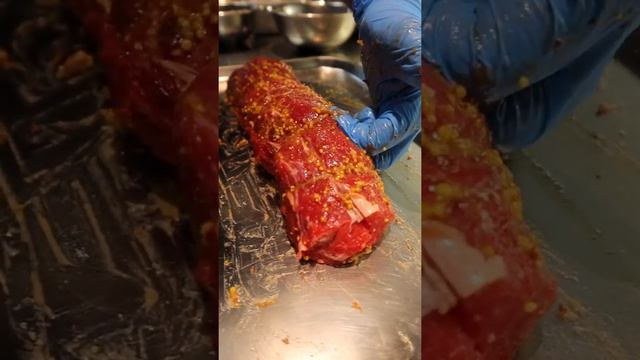 Ростбиф. Нежный. Сочный кусок мяса. смотреть онлайн