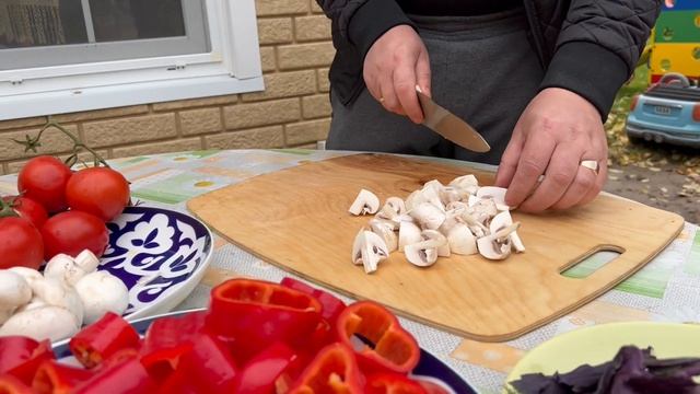 ЧТО ПРИГОТОВИТЬ?ДОМАШНЯЯ КУРИЦА с ГРИБАМИ и с ОВОЩАМИ в КАЗАНЕ на КОСТРЕ! #рецепт#казан#rotaru