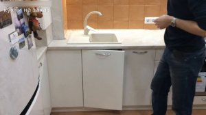 Дизайн угловой кухни с газовой колонкой и холодильником. Кухня с котлом  в углу и большим счетчиком