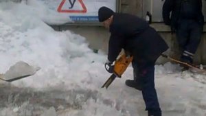 Как правильно убирать снег