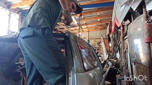 Как срезать клеенное стекло с авто. смотреть онлайн