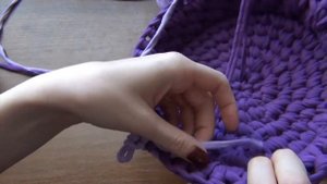 2 способа смены нити при вязании корзинки из трикотажной пряжи