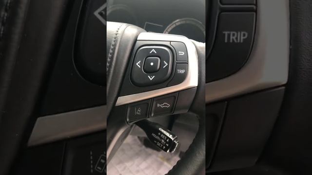 Мини-обзор на наш Toyota Harrier со стоянки смотреть онлайн