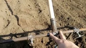 Подготовка и посадка воздушки чеснока сорта Любаша. Приспособление для набивания рядков под зубок.