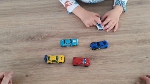 Новые машинки Zuru Metall Machines. Распаковываем и играем.