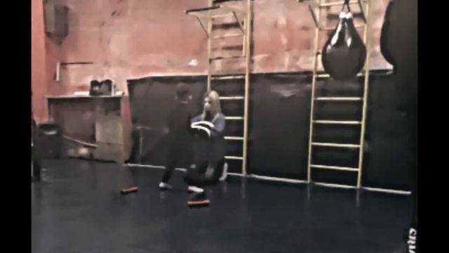 "4-летний чемпион в *рукопашный бой *в спортзалe впечатляющее видео для детей!" смотреть онлайн