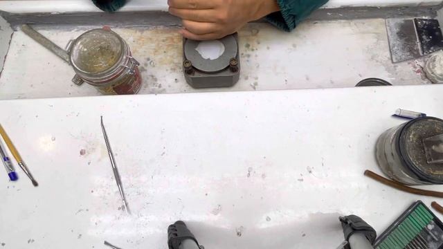 Частичные этапы изготовления нейлонового протеза.