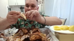 МУКБАНГ ЗАПЕЧЁННАЯ КУРИЦА / ОБЖОР Курица жареная, картофель и салат / MUKBANG ASMR