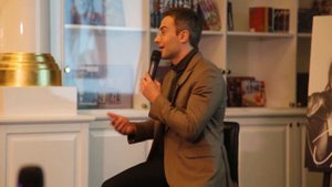 Дмитрий Шепелев презентовал свою книгу "Жанна"