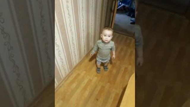 Костя увидел лялю в зеркале смотреть онлайн