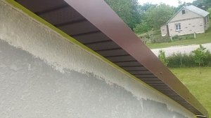 Покраска дома с декорами, выровняли фундамент гостевого дома,покраска забора резиновой краской и д.