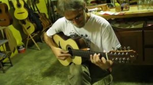 Fernando Deghi toca flamenco na viola caipira do Ferroni