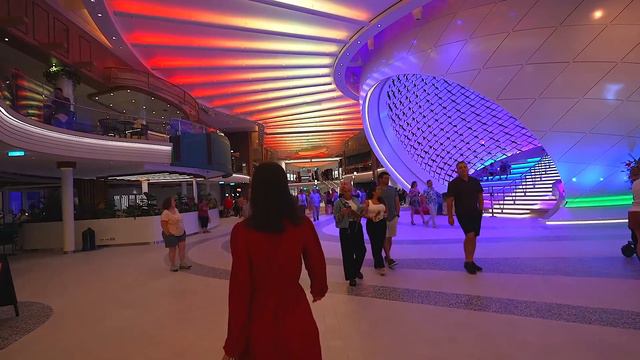 Inside The Largest Water Park On A Cruise Ship! Icon Of The Seas THRILL ISLAND: Dinner And NEW SHOW смотреть онлайн