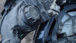 i30: Replace a headlight bulb in a Hyundai i30 (Comment changer l'ampoule, Как заменить лампочку)