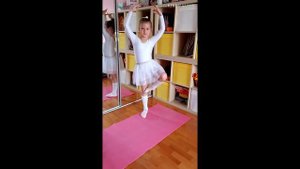 Утренняя зарядка для балерин. Танцевальная разминка для детей.