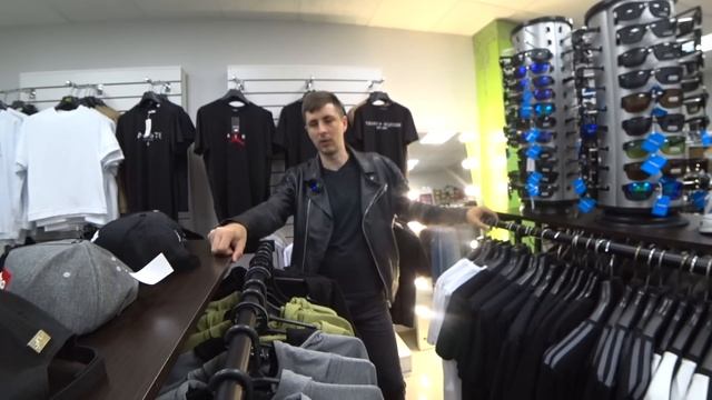 ЗАРАБОТАЛ 1.200.000 руб за месяц. ОТКРЫЛИ МАГАЗИН одежды в Барнауле. Товарный бизнес 2023