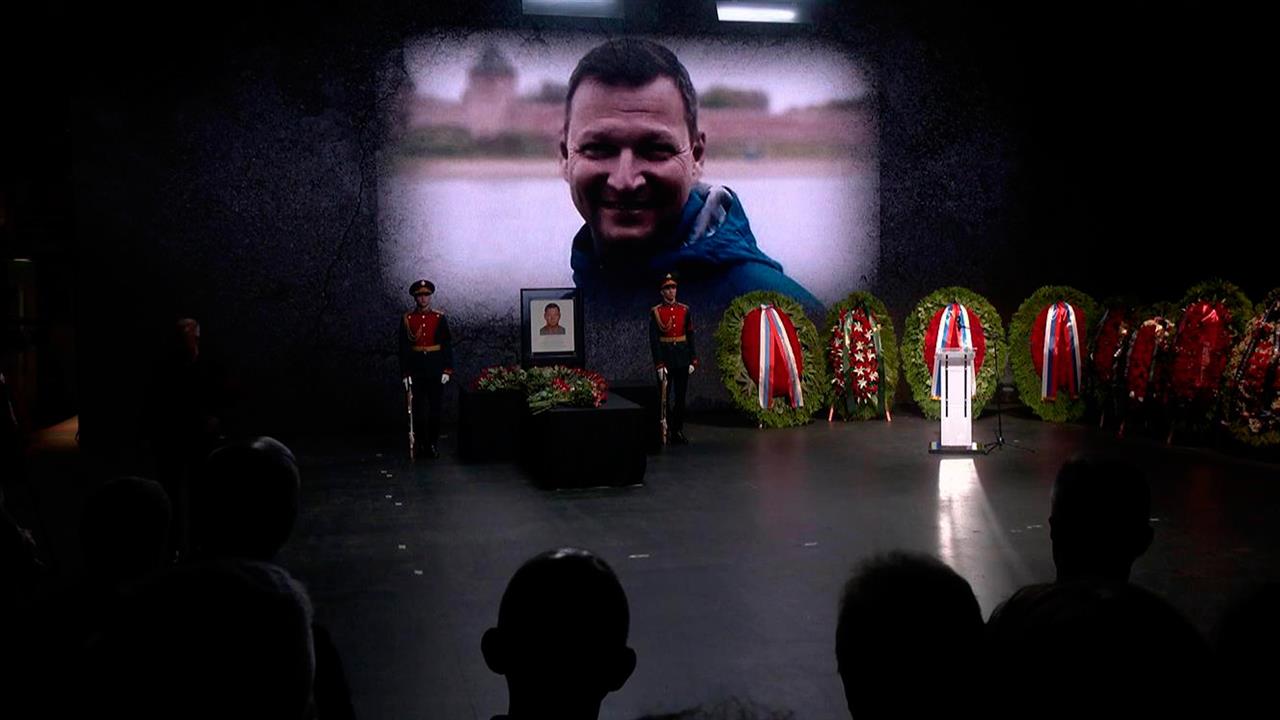 Коллеги и друзья простились с погибшим в Донбассе оператором НТВ Валерием Кожиным