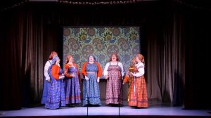 «Катились два яблочка»