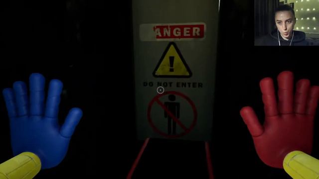 ИГРАЕМ в Poppy Play Time! БАГ В ИГРОВОЙ КОМНАТЕ! Синий монстр и руки-загребуки. В конце я сдалась! смотреть онлайн