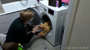 Петя залез в стиралку и застрял. Один вопрос - ...