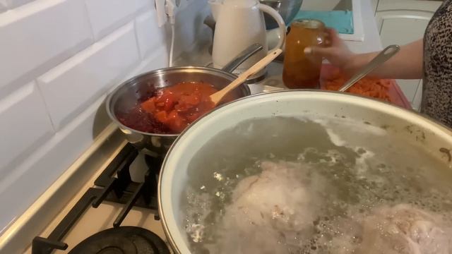 ДЕЛЮСЬ РЕЦЕПТОМ ВКУСНОГО БОРЩА смотреть онлайн