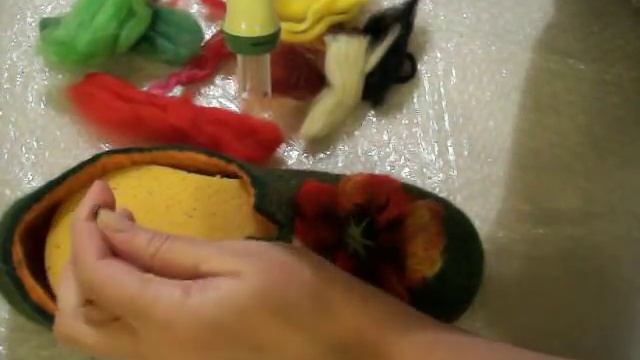 Валяние. Тапочки .Рисунок на тапках смотреть онлайн