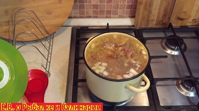 Самое вкусное и простое блюдо из говяжьей тушенки ,это супер похлебка из тушенки с овощами и рисом.