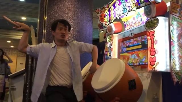 Прикол дня! И не такое можно увидеть, барабанный моньяк отжигает! смотреть онлайн