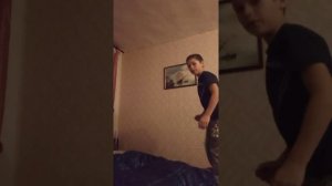 Как научится делать передние сальто на диване (дома))))