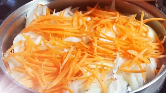 ?Карп тушёный с овощами в сметанном соусе. смотреть онлайн