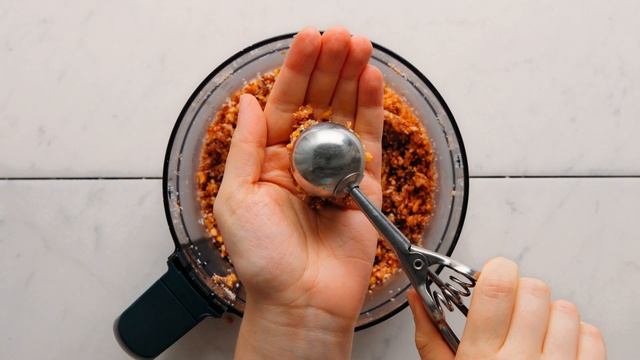 Salted Cashew Caramel Energy Bites | Minimalist Baker Recipes смотреть онлайн