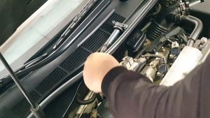 Как заменить свечи зажигания на Toyota Camry XV50 (2011-2017)
