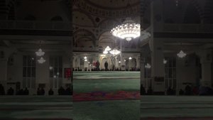 Красивый Азан в центральной Джума мечети Махачкала