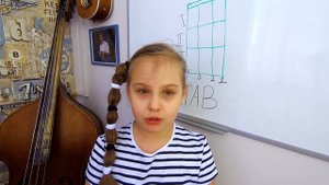 Квадроух и Полина дают 3 урок для детей по игре на укулеле и рассказывают как настроить укулеле.