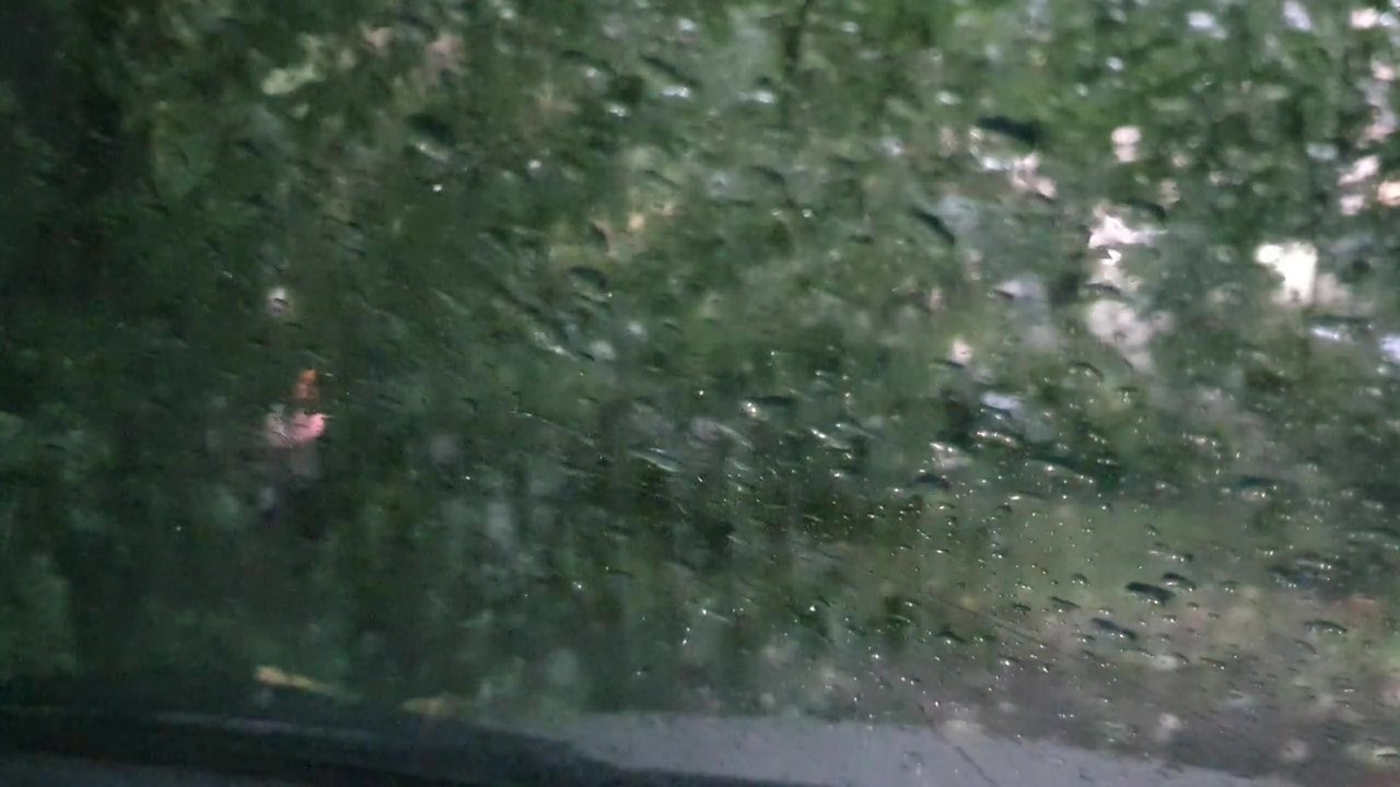 Стук дождя по машине 9 час,. Шум дождя по крыше машины песня. Видео дождь в машине АСМР.